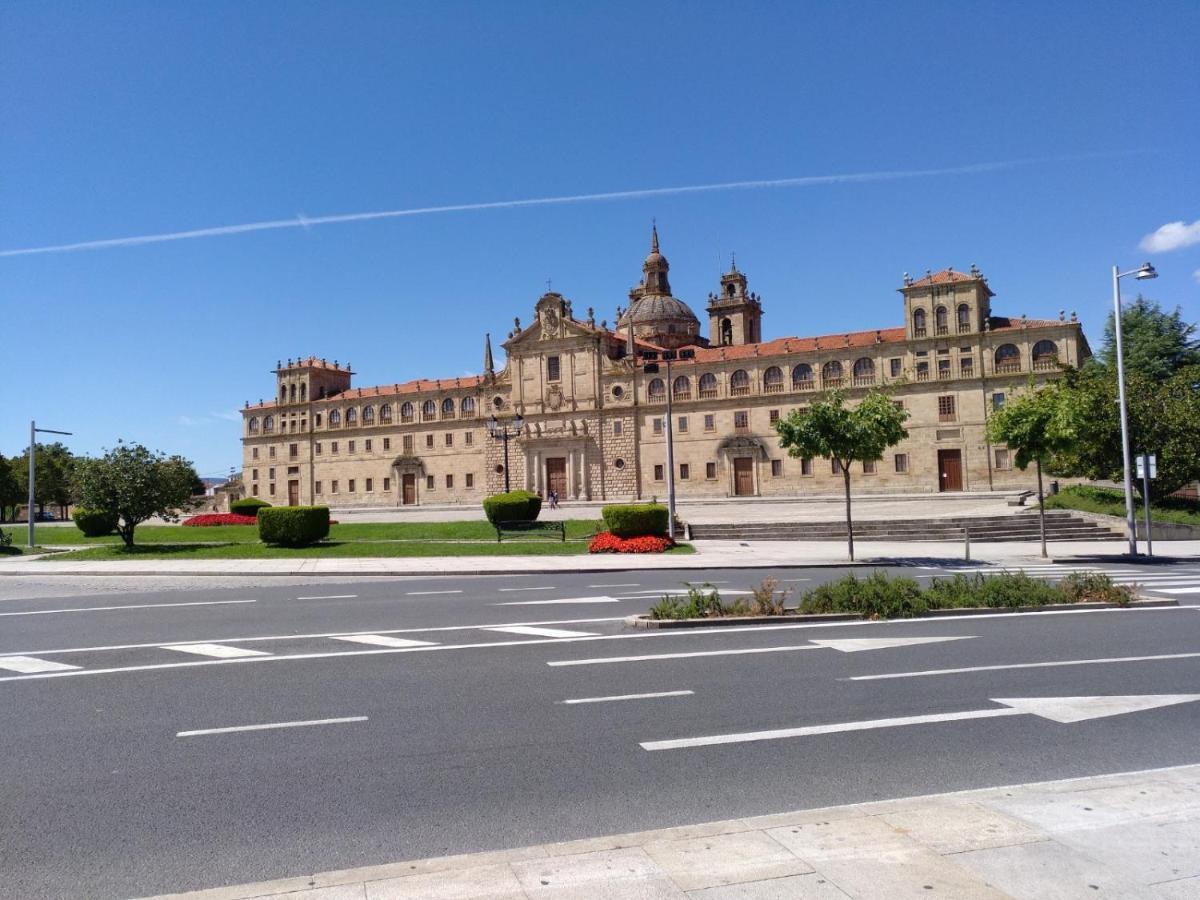 Hostal Medievo Monforte De Lemos Buitenkant foto