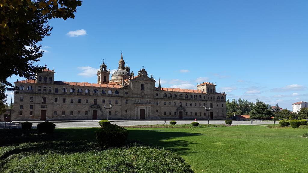 Hostal Medievo Monforte De Lemos Buitenkant foto